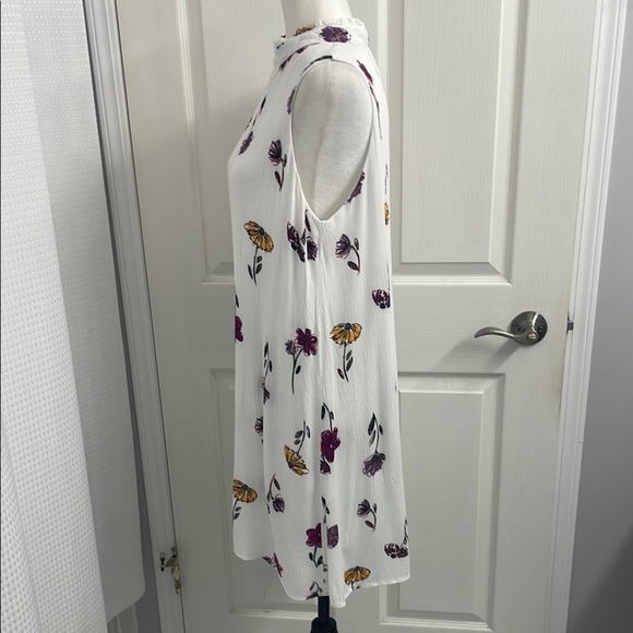 Gilli White Floral Midi Dress - Picture 6 of 8
